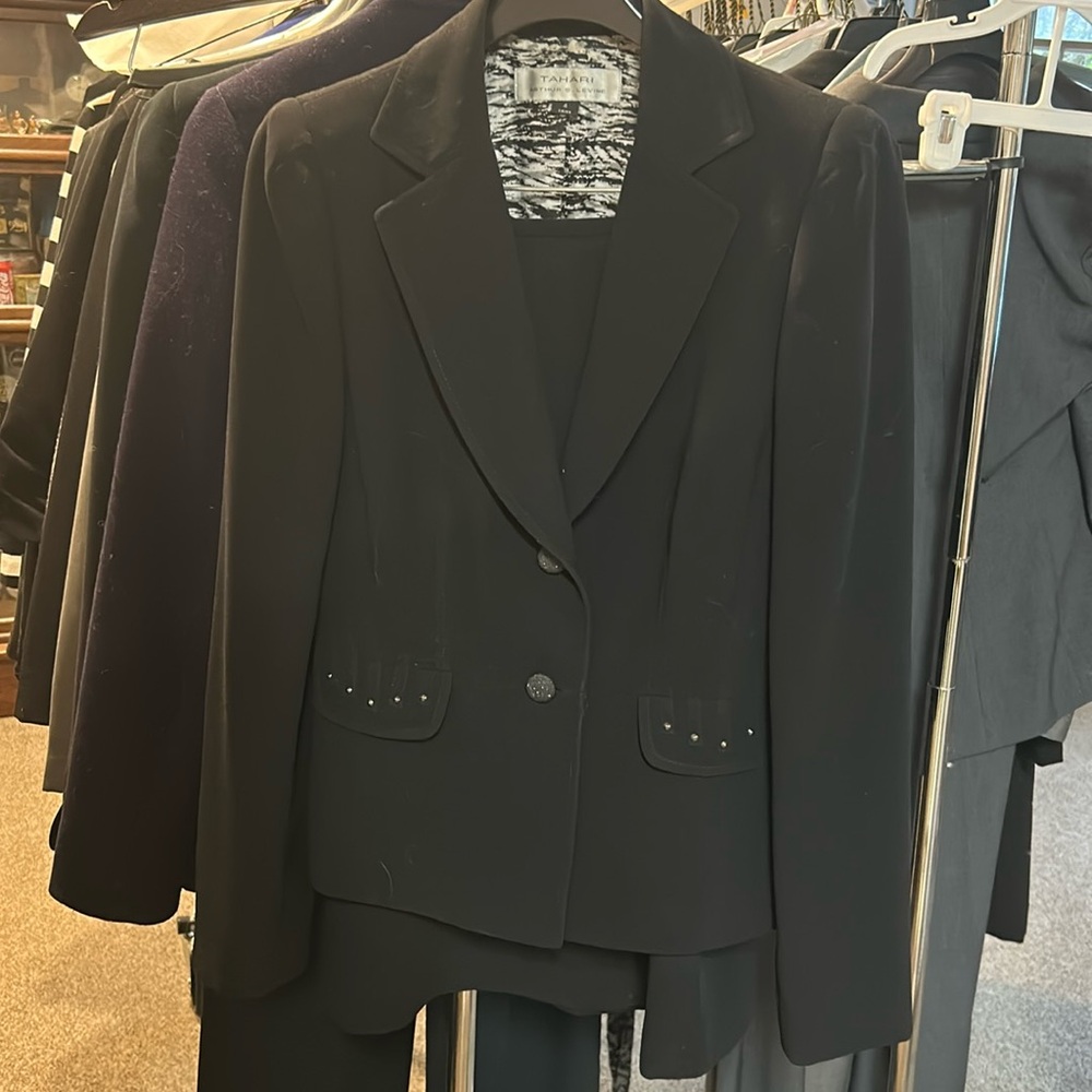 Size 4 Tahari skirt suit, sparkle buttons and pleats on back of skirt.